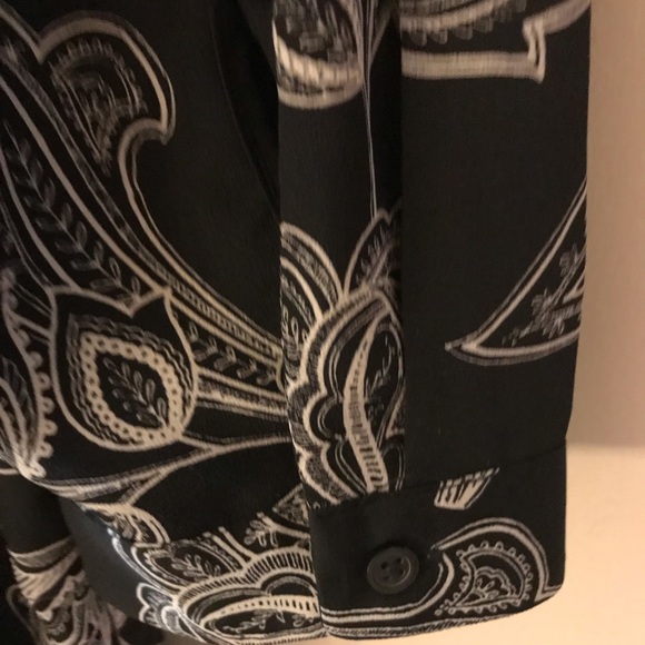 Maxi dress. Black and white paisley Ruffle bottom - Picture 6 of 8